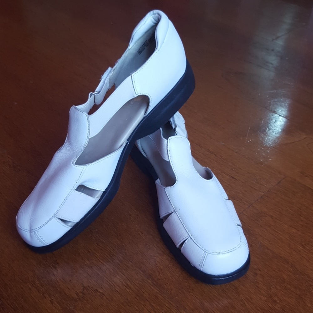 Practically new Naturalizer Sandals 🤗